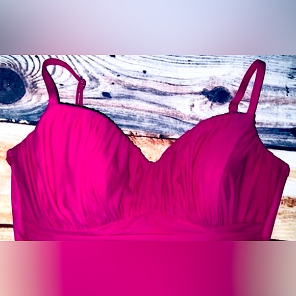 Miraclesuit Swimsuit in a Ruched Magenta size US 16 LIKE NEW condition - Picture 10 of 11